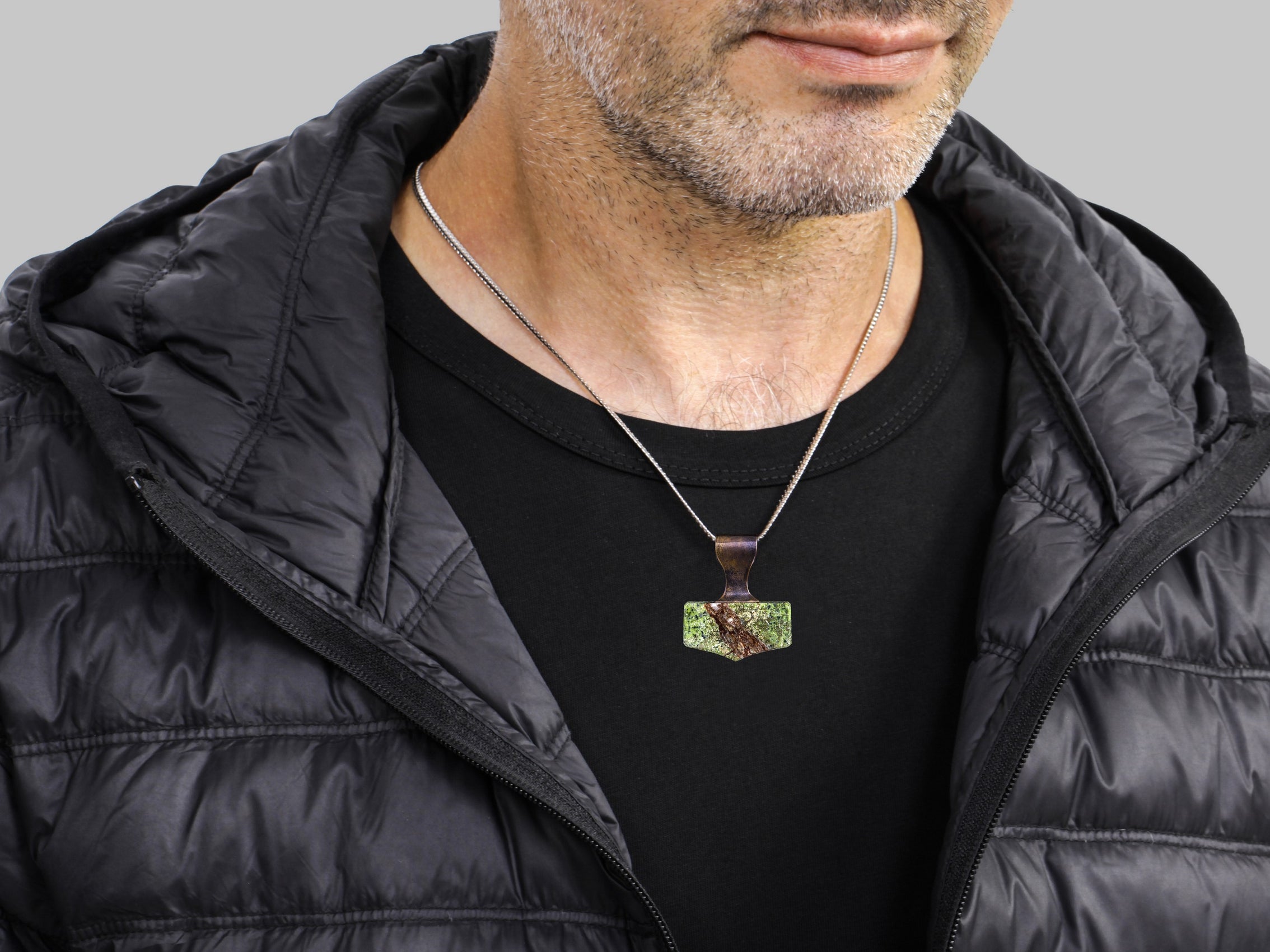 medium size hammer pendant made of bronze and Serpentine stone