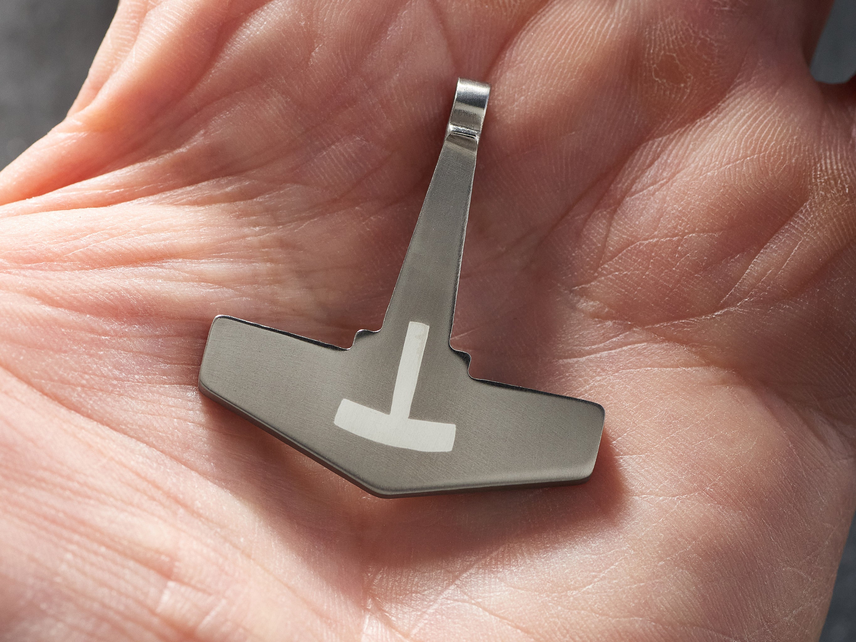 Yachur Titanium Mjolnir Pendant – Silver Inlay Thor’s Hammer Necklace – Viking Norse Jewelry